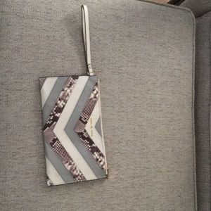 🔥AUTHENTIC MICHAEL KORS WRISTLET🔥